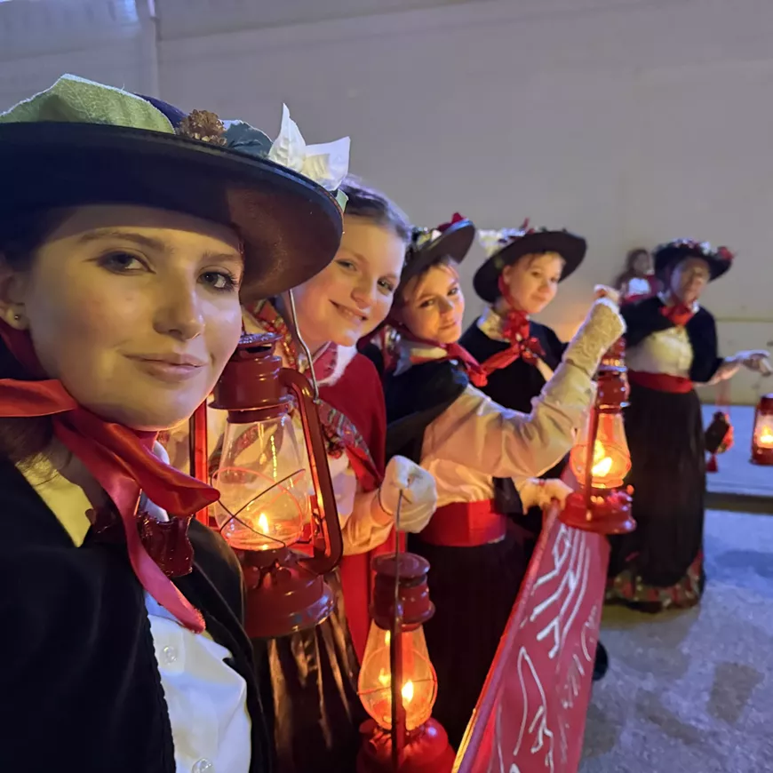 Members of Austin Girls' Choir and Mosaic Women's Ensemble present A Concert of Christmas Delights Saturday, Dec. 21, 4 pm at the Seminary of the Southwest's Christ Chapel.