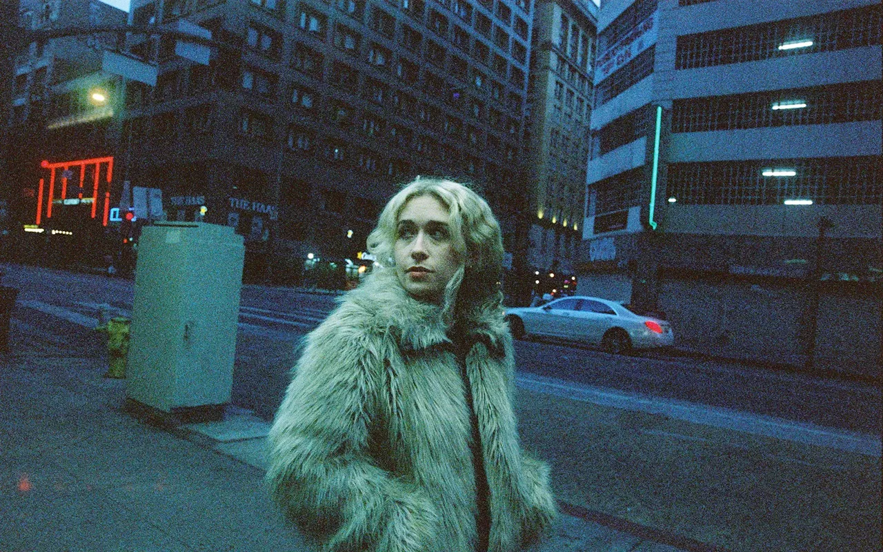 Image: Blondshell, She's Green [outside]