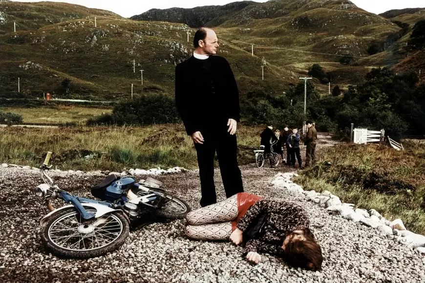 26._breaking_the_waves_film_still.webp