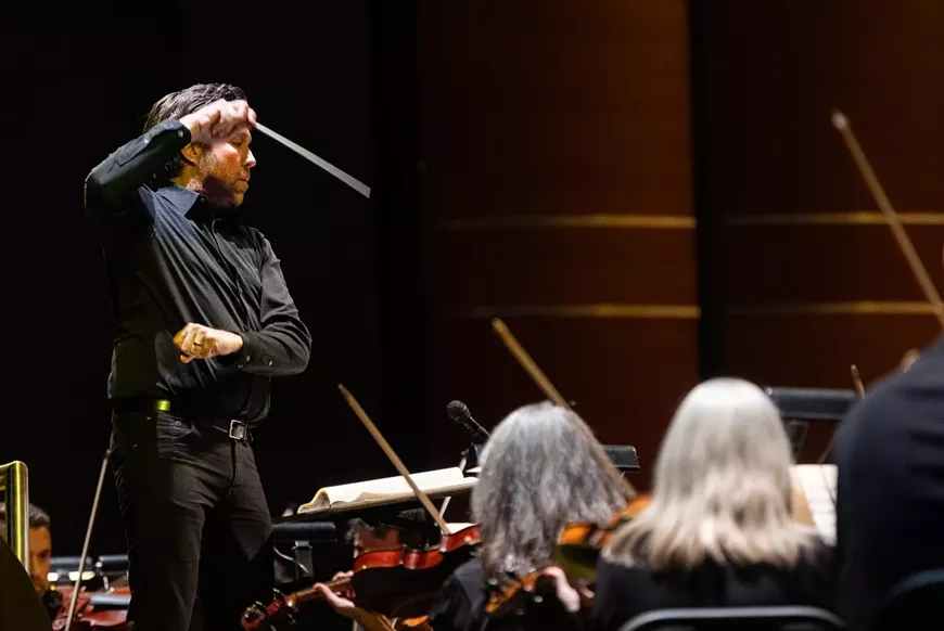 22.-timothy-myers-conducts-austin-opera-01-by-erich-schlegel-resized-to-large.webp