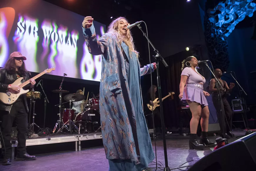 11._sir_woman_-_2022_amas_-_photo_by_john_anderson-3.webp