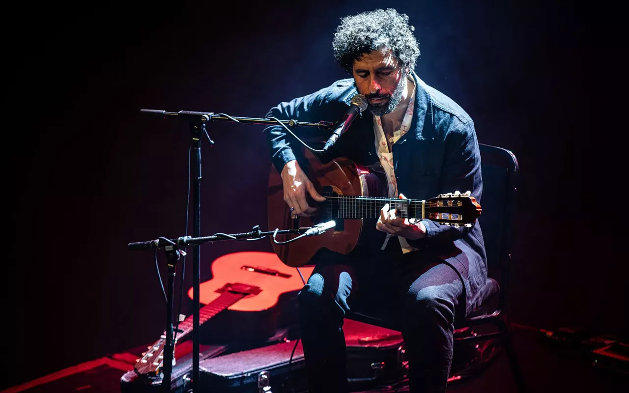 Image: Jos&eacute; Gonz&aacute;lez, Abby Sage [outside]