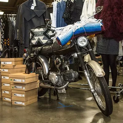 Image: Le Garage Sale