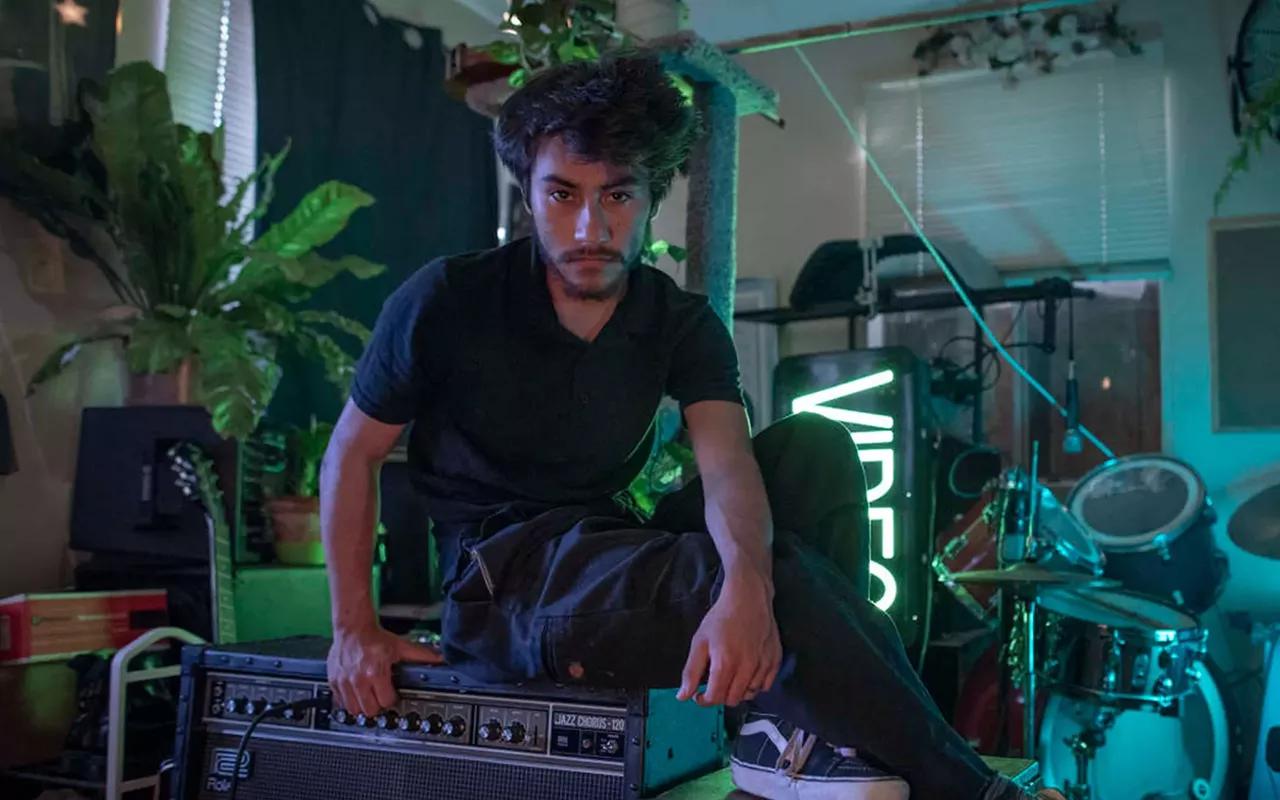 Image: Los Retros [control room]