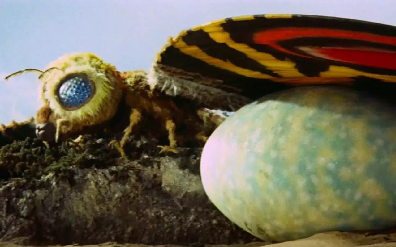 Image: Mothra vs. Godzilla