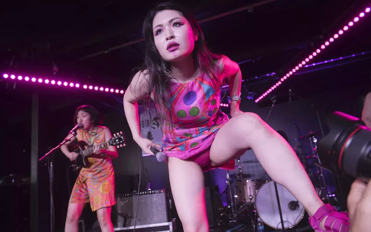 Image: Otoboke Beaver, Peelander Yellow [outside]
