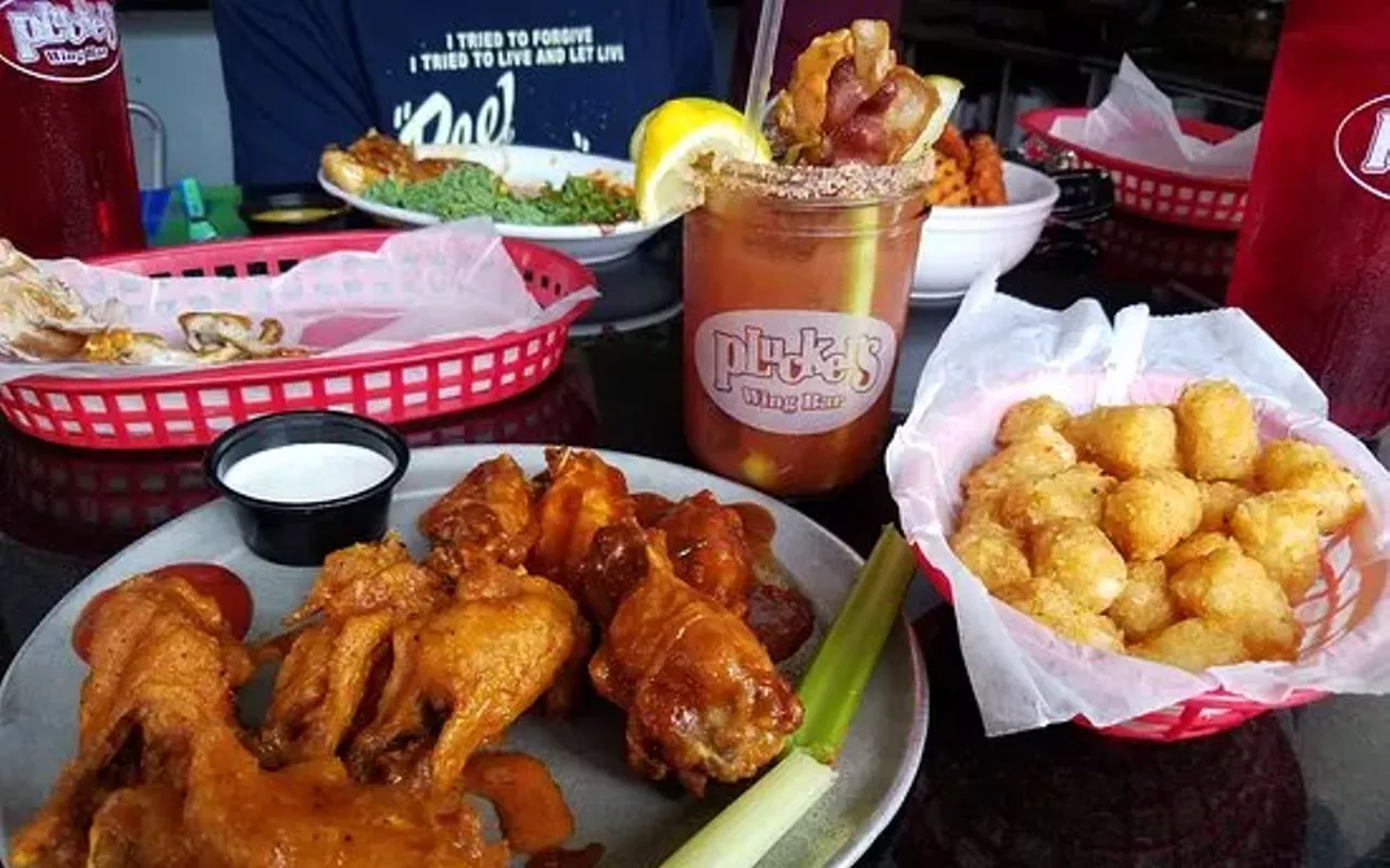 Image: Pluckers Wing Bar