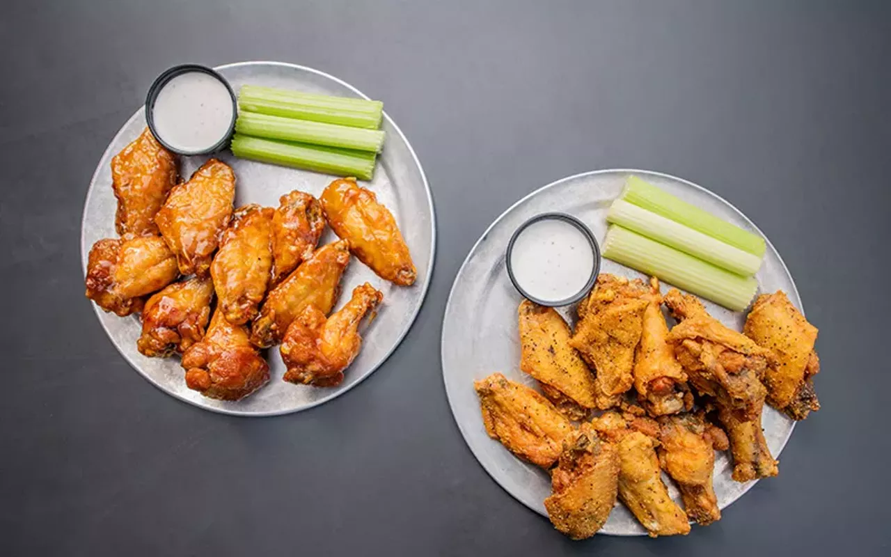 Image: Pluckers Wing Bar