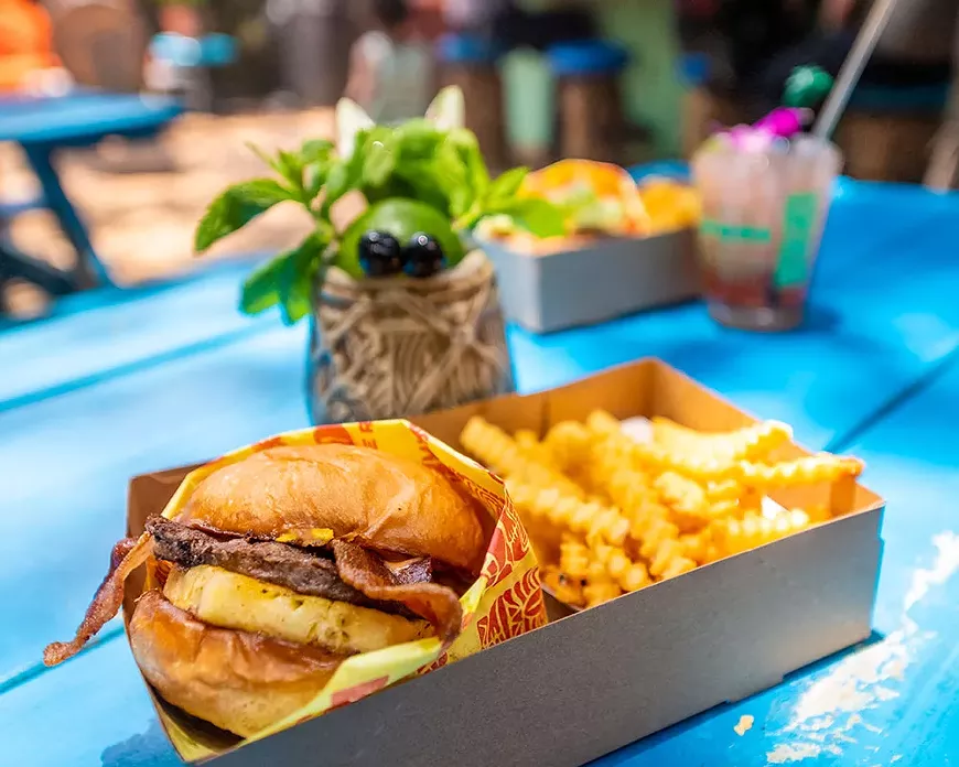 dbh_first-plates-2019_pool-burger_11-2.webp