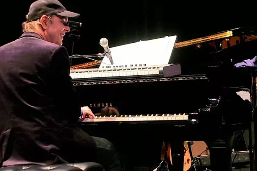 rique_piano_smile-still081_edit.jpg-rectlg.webp