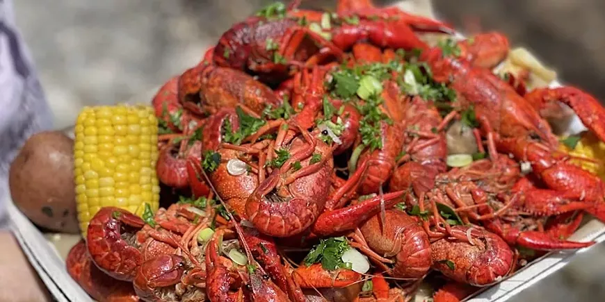 roughhousecrawfishboil-min.webp