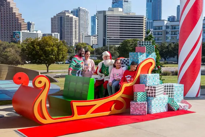 13._santa_on_the_terrace_courtesy_of_h-e-b_1.webp