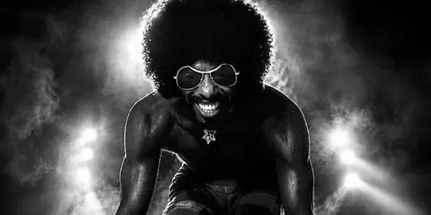 sly_curtis.webp