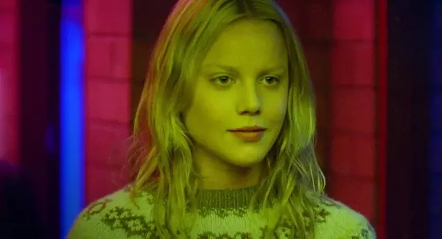 32._somersault_film_still.webp