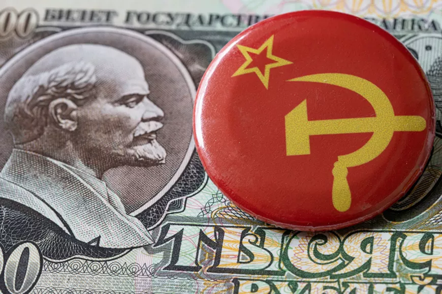 10._soviet_propaganda_market_photo_by_marek_studzinski_via_unsplash.webp