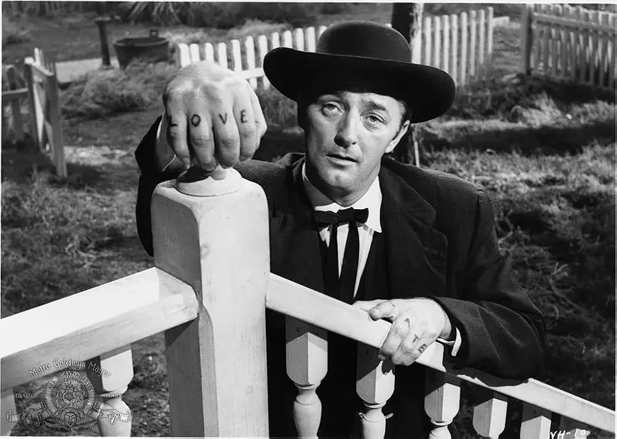 44._the_night_of_the_hunter_film_still.webp