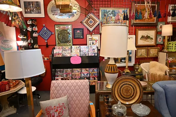 Furniture/Accessories