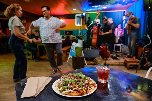 Best Texas-Inspired Vietnamese Smokehouse to Sip a Cocktail by Dim Light and See Live Bands