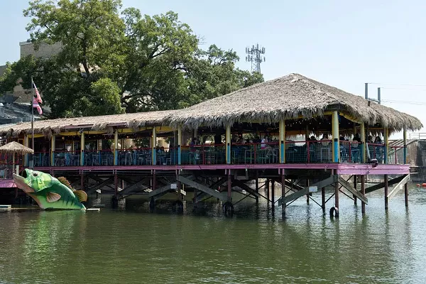 Lakeside Dining
