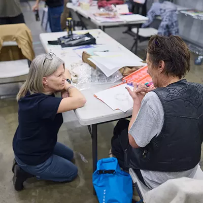 Image: Volunteer with Art From the Streets
